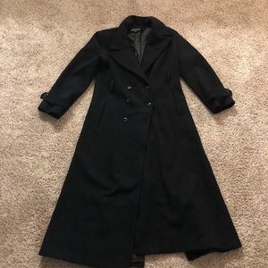 VINTAGE Black Trench Coat w/ belt.